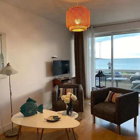Splendide Vue Face A La Avec Garage